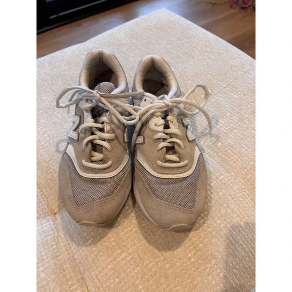997H‎ sneakers from New Balance. Size 6- womens